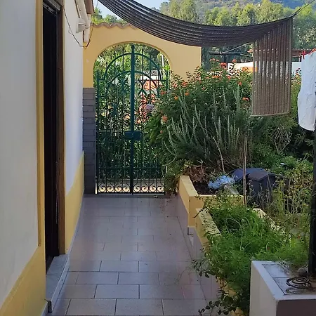 Casa Amena Con Ampio Terrazzo E Giardino Hébergement de vacances Lipari (Isola Lipari)